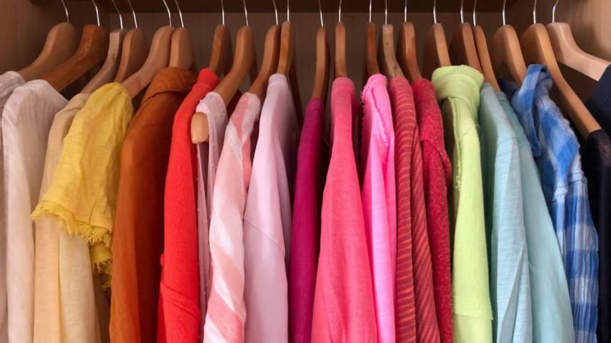 Cómo prolongar la vida de tu ropa de color